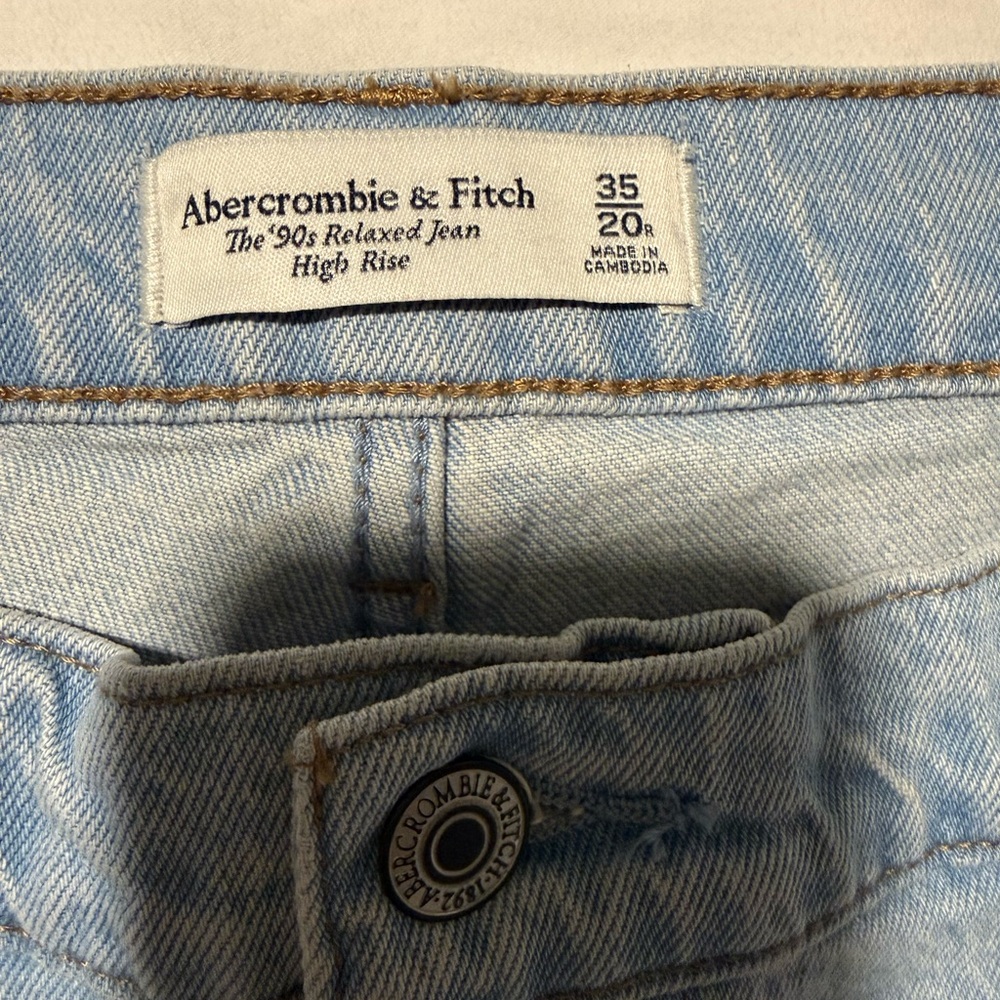 Abercrombie & Fitch '90s Relaxed High Rise Jeans in Light Blue